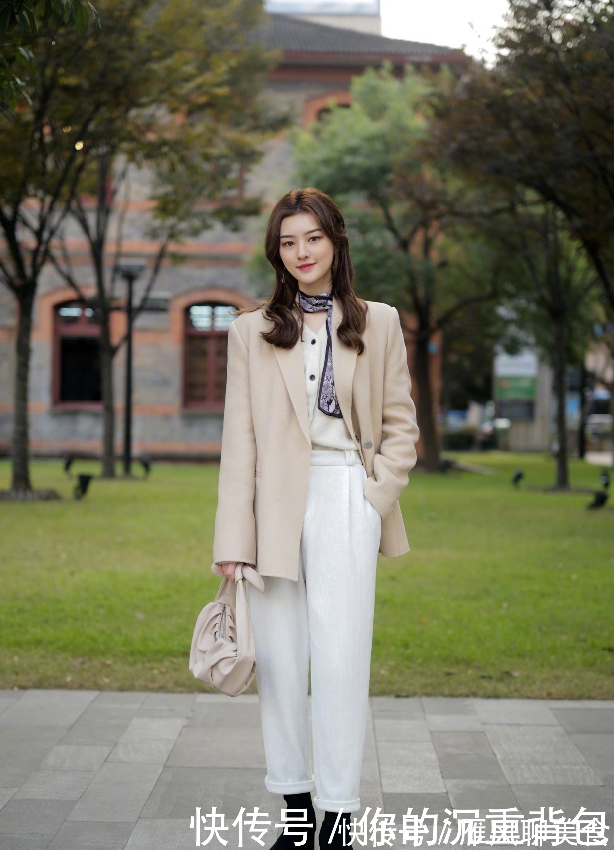 时尚感 裤子在精不在多，今冬流行这几款，时髦显瘦，搭配大衣棉服都好看