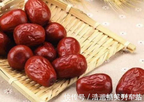 泡茶|红枣生吃好,还是泡茶好?大多数人搞错了,难怪吃了2月没效果