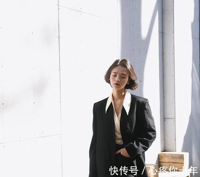 西装套装 初春穿西装,配什么裤子才好看!
