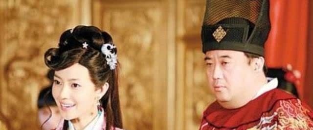 古木枯@才女出上联:风紧林密,问樵夫何处下手,长工机智答下联女子害羞