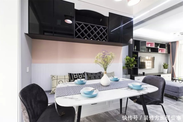 电视柜|87平现代风两居室,黑白灰加入粉色调的装饰这个沙发墙太浪漫了