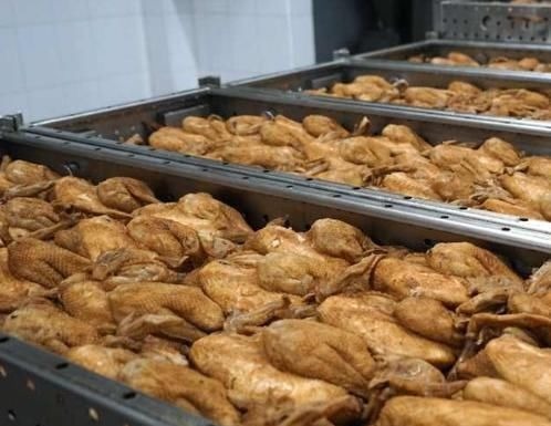 才知道，“扒鸡”和“烧鸡”的区别这么大，一字之差，口感差远了