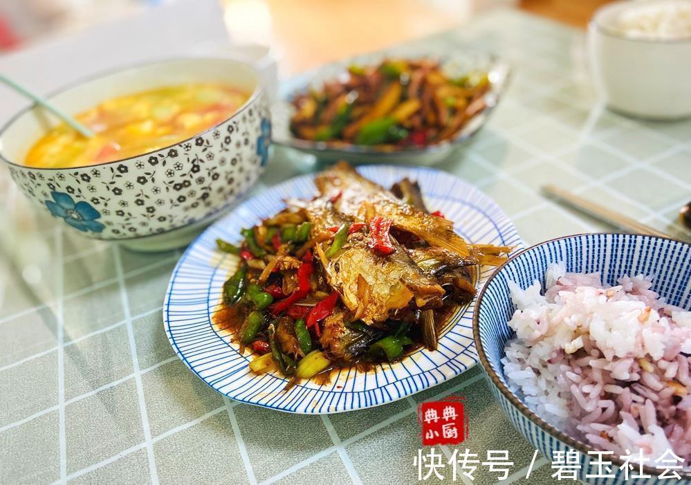 一日三餐|全职妈妈是没有假期的,暑假在家,两菜一汤搞定一餐