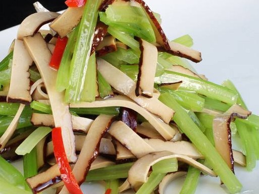 清洗干净|如何排出血液中毒素不妨常吃以下三样菜，排出毒素让身体更健康