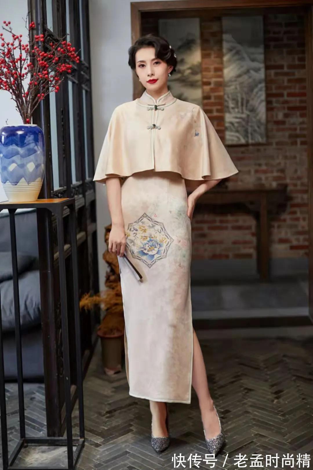 领扣|有一种叫斗篷的小确幸,搭配旗袍走高调的冷感时髦,到哪都是焦点