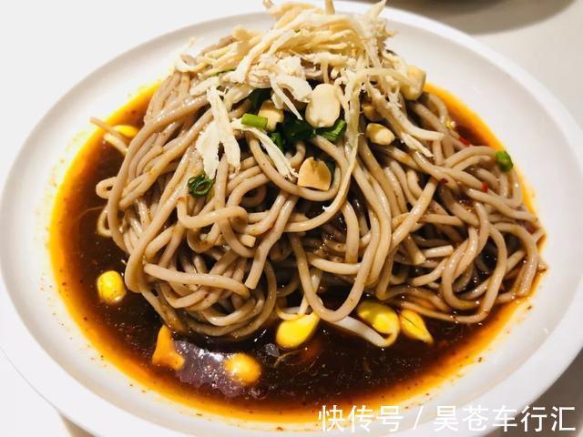 豆角|教你爽口解馋的酸菜鸡丝豆角面，营养好吃超美味，怎么都吃不腻