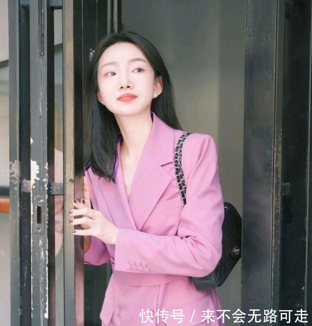 西装裙|上班穿什么？简约干练又不失温柔的穿搭，可以把自身的魅力放大化