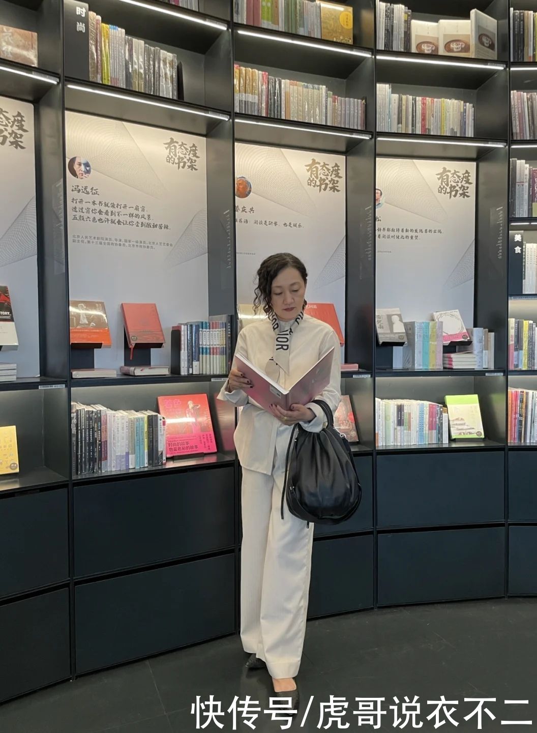 顺色|过了50岁的微胖女人，夏季流行“穿松不穿紧”，学她这么搭真优雅