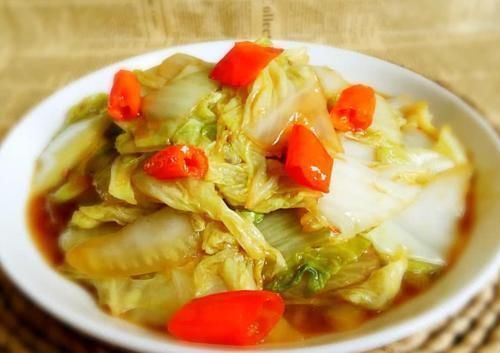 帮子|炒白菜，千万别切好就下锅牢记3点，鲜嫩脆爽又入味，还不出水