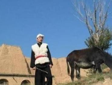 从一夜爆红到身败名裂,消失5年的“假农民”阿宝,又曝新情况