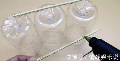 一双筷子|塑料瓶上粘一双筷子，放在厨房里很实用，回家试一试