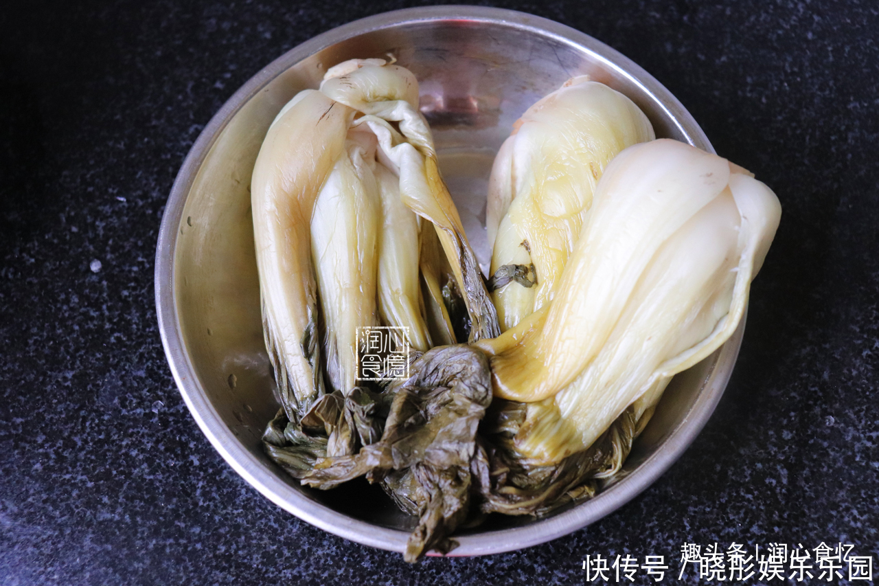  在家|想吃酸菜不用买！自己在家做5天就能吃，炒酸菜也有诀窍，教给你