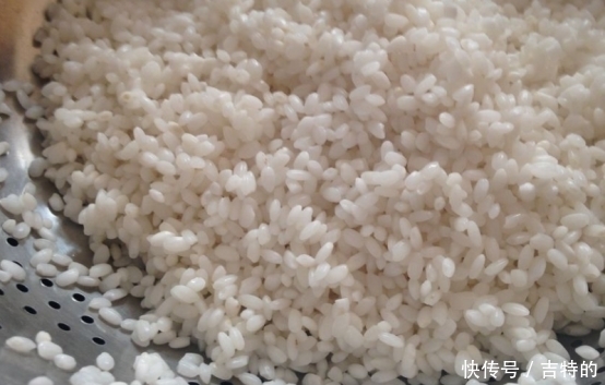 甜糯米扣鸡外观看起来很诱人,相关做法值得学习