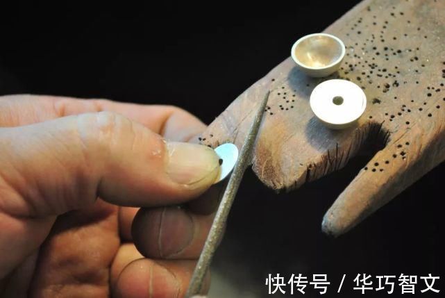 半球形 这件暗藏机关的项链,又变手链的可拆搭扣