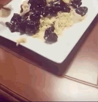 66岁林青霞真是优雅老去!素颜怼脸下肌肤白皙,扎丸子头美到爆