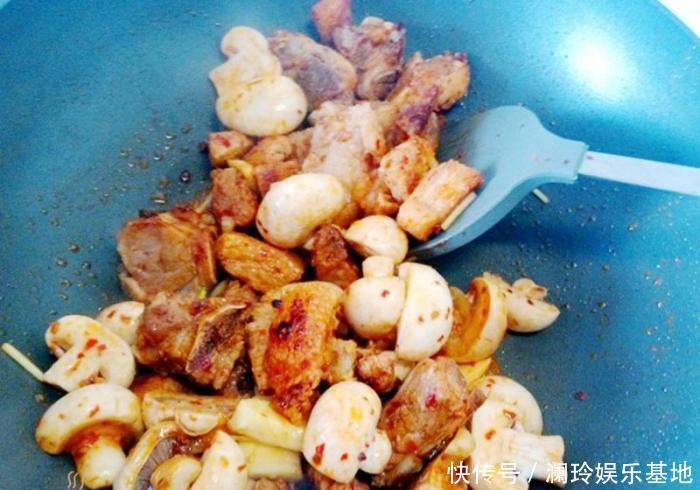  搭配|烧排骨，分享一个独门搭配，此3种一起烧，给孩子吃特别好