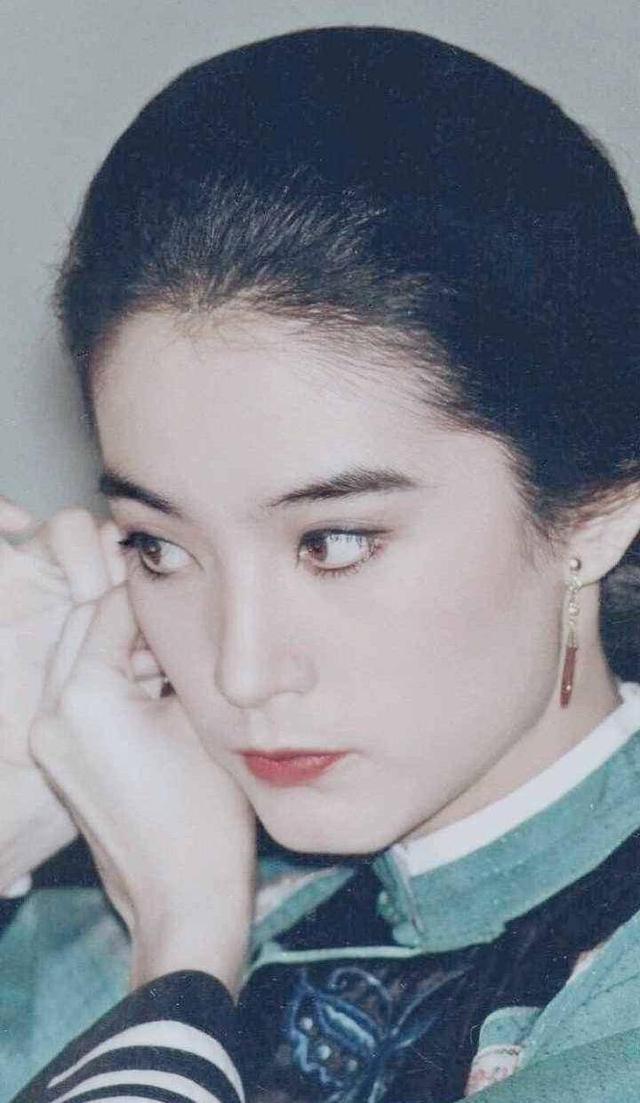 美人在“骨”不在皮,脸部有这4个特征就是骨相美人,越老越耐看