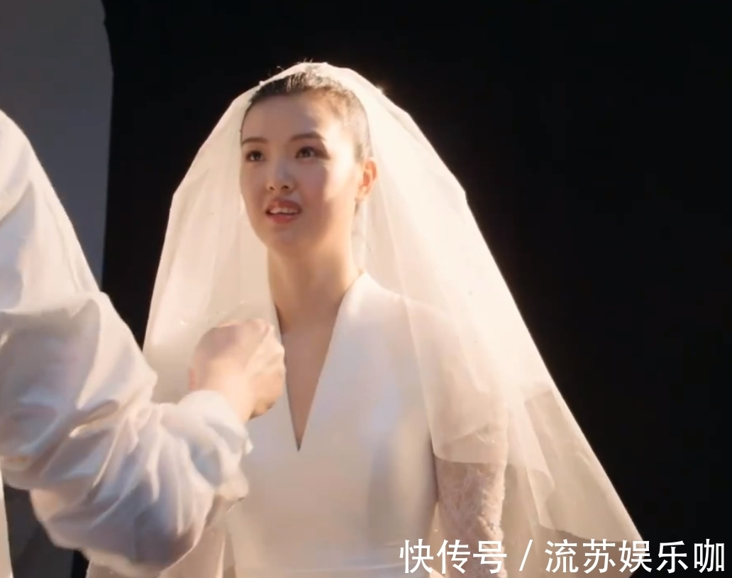人民日报|女排奥运冠军穿婚纱照太美!人民日报+央视关注张常宁:结婚3年了
