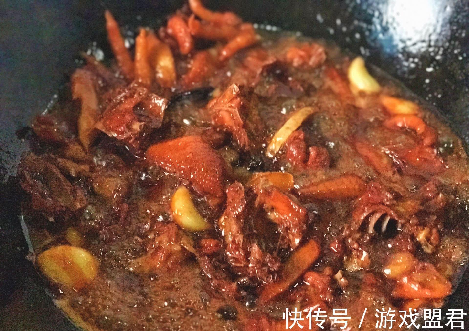 适合天冷吃的一道家常菜,配料方法简单,开锅浓香四溢