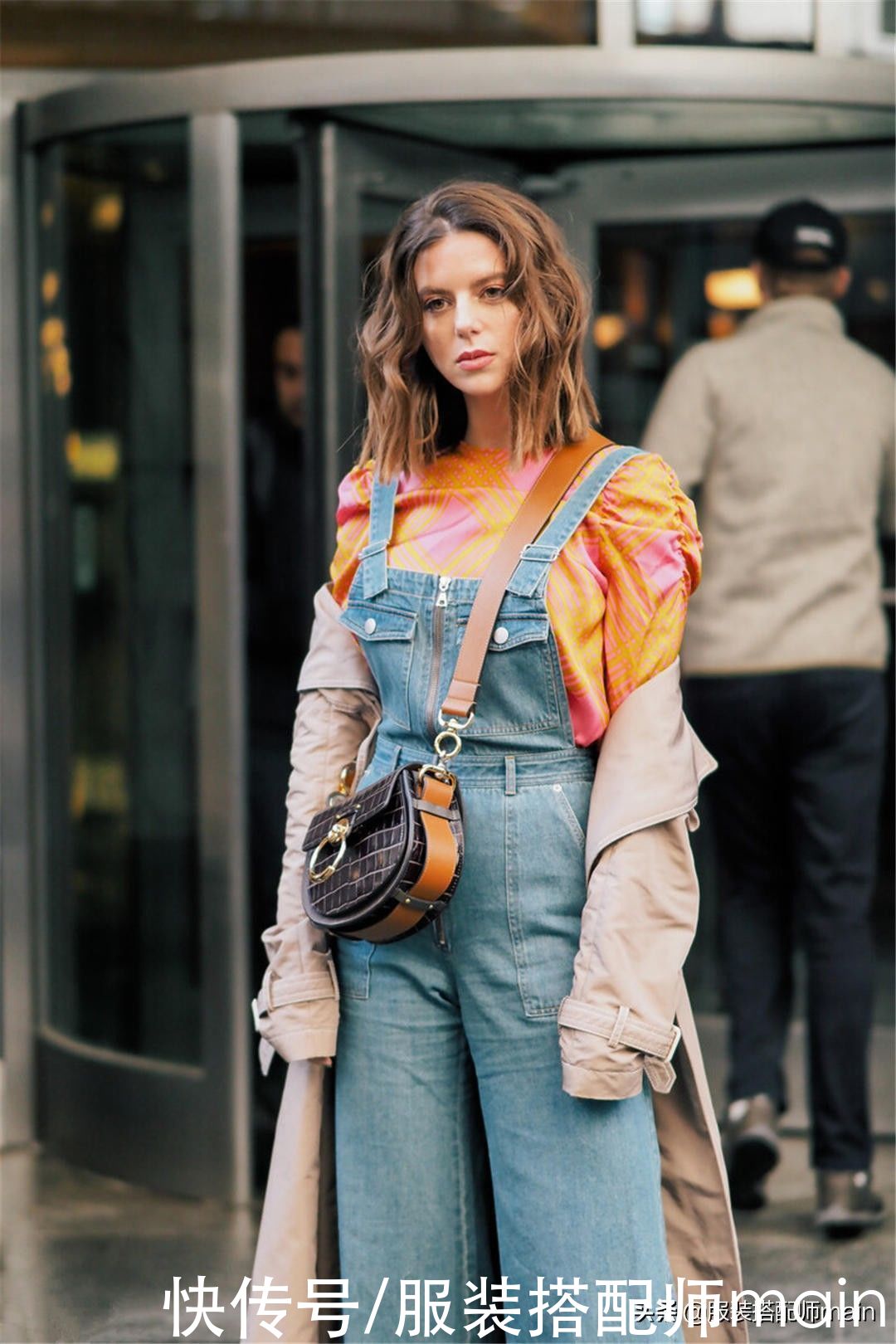 哪有什么完美身材，背带裤会搭比选对更重要