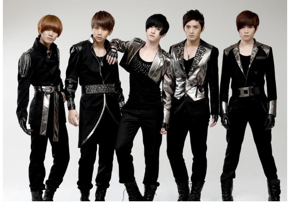 披哥|披荆斩棘的哥哥,成团夜被曝改录播，结果恐泄露，张艺兴遭排斥