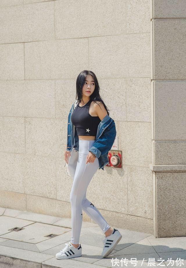 紧身衣 打底裤不仅给人一种温暖的感觉,衬托出优美的线条与腰部的效果