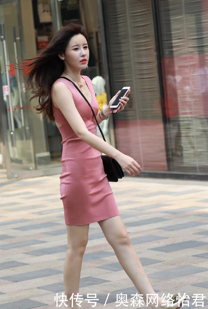 会令|街拍:这个美女会令90%的男生“沦陷”