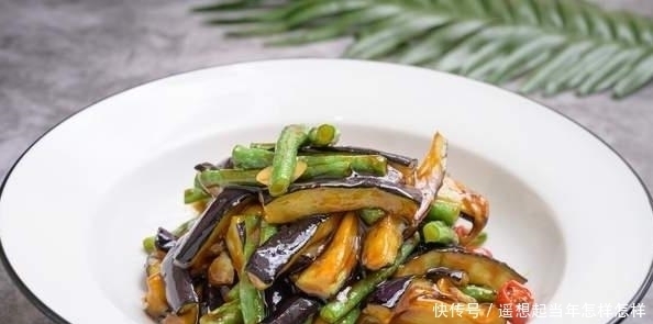 大厨|炒茄子切忌先放油,难怪油腻发黑,大厨教您一招,茄子香嫩不吸油