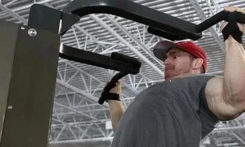 背部|背部训练必杀技引体向上，动作不标准可不行，激活核心肌群最重要