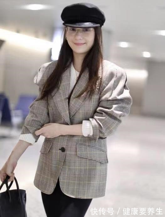 方媛 方媛的衣品也太好了吧，格纹西装搭配骑士靴潇洒帅气，时髦大气！