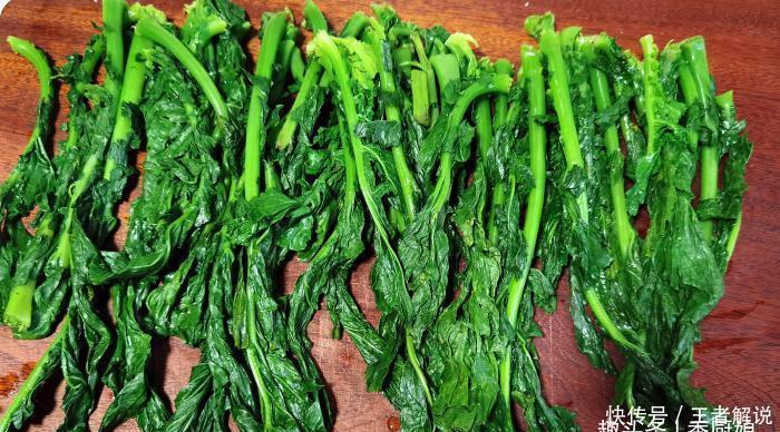 很多人只吃果肉,其实叶子才是宝贝,多捡些回家,一晒一烀,真香