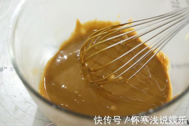 蛋黄|入冬必备的甜点！焦糖饼干咖啡奶油蛋糕，爱上这香浓的美味