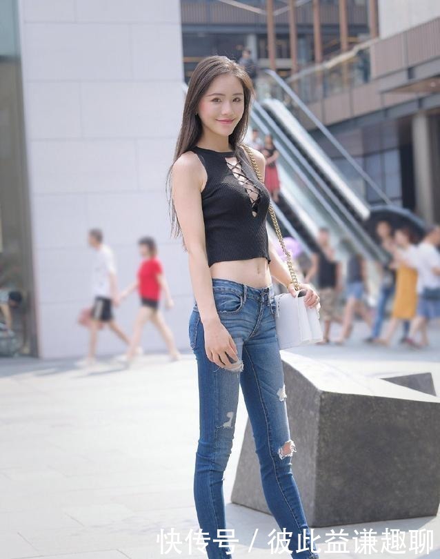 风情|街拍美女:当我合上双眼时,我渴望的仍是你那一眼的风情!