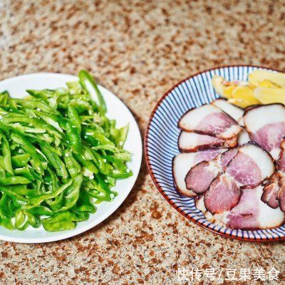 四川|吃一次就上瘾的四川老腊肉炒青椒