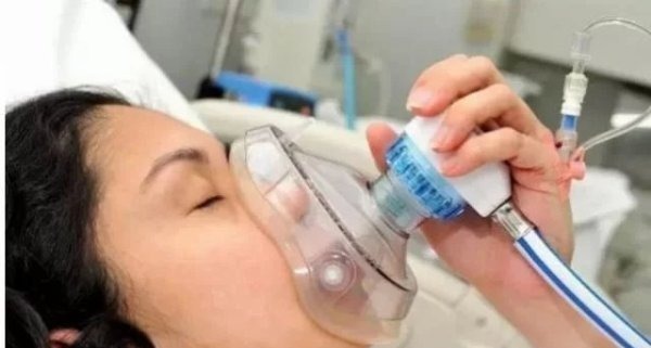 分娩|产妇待产疼晕两次,老公果断叫医生打无痛,丈母娘却选择了拒绝!