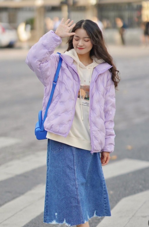 芭比 讲真,羽绒服穿这3种颜色太美了,时髦又保暖,适合黄黑皮