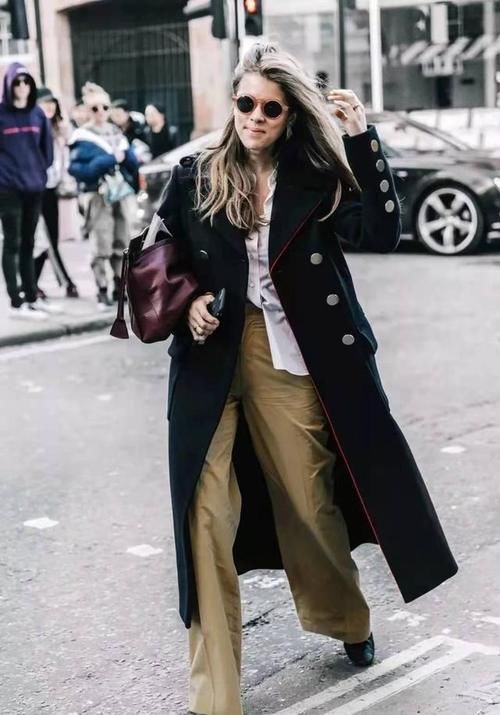 不管穿大衣还是风衣，都别配靴子了，今年这5双鞋更时髦百搭