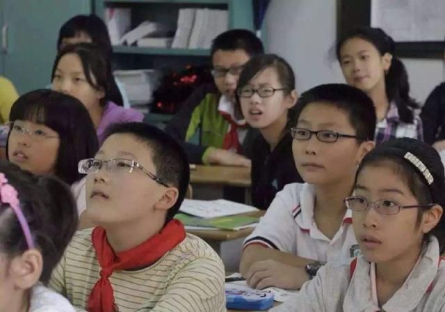 高度近视|高度近视的人，这3种行为要尽量避免，不要“糟蹋”眼睛