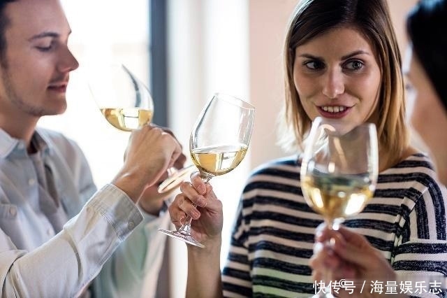 每天喝二两白酒的人和滴酒不沾的人,哪种益于长寿多数人搞错了