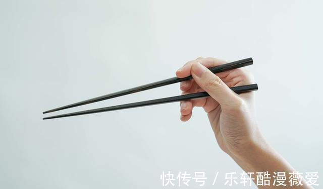 餐具|厨房里的“这4样”东西要少用,家里有的扔掉,一直都是家庭困扰