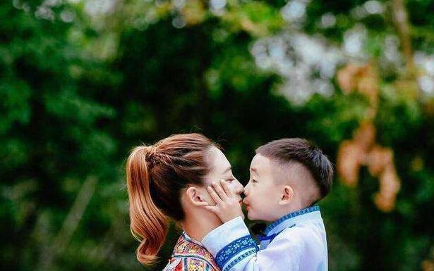 孩子|明星界“育儿扛把子”，应采儿和霍思燕，教育方式堪称教科书级别