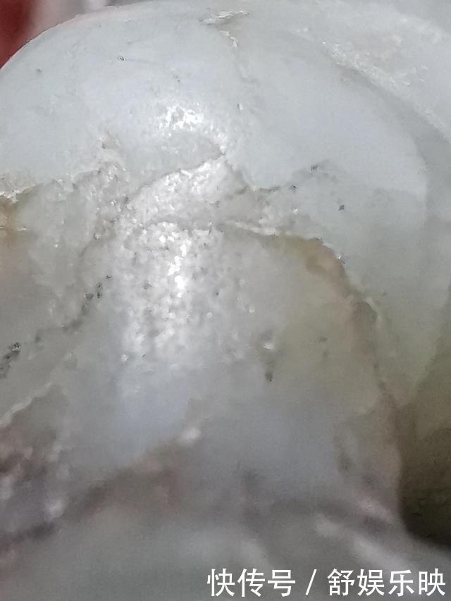 白玉黑沁双孔棱形坠子一般老化特征和老光特征,跟仿品比较