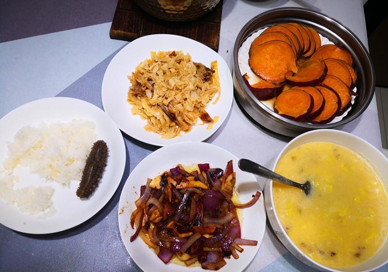 70后夫妻俩的早餐,火了朋友圈,网友:嫁对人,粗茶淡饭也幸福