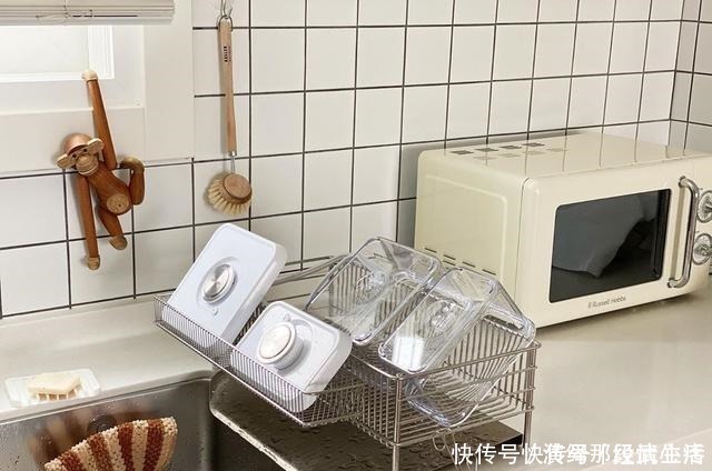 厨房|看了她家的厨房收纳场景，我甘拜下风！学会了你也是收纳“王者”！