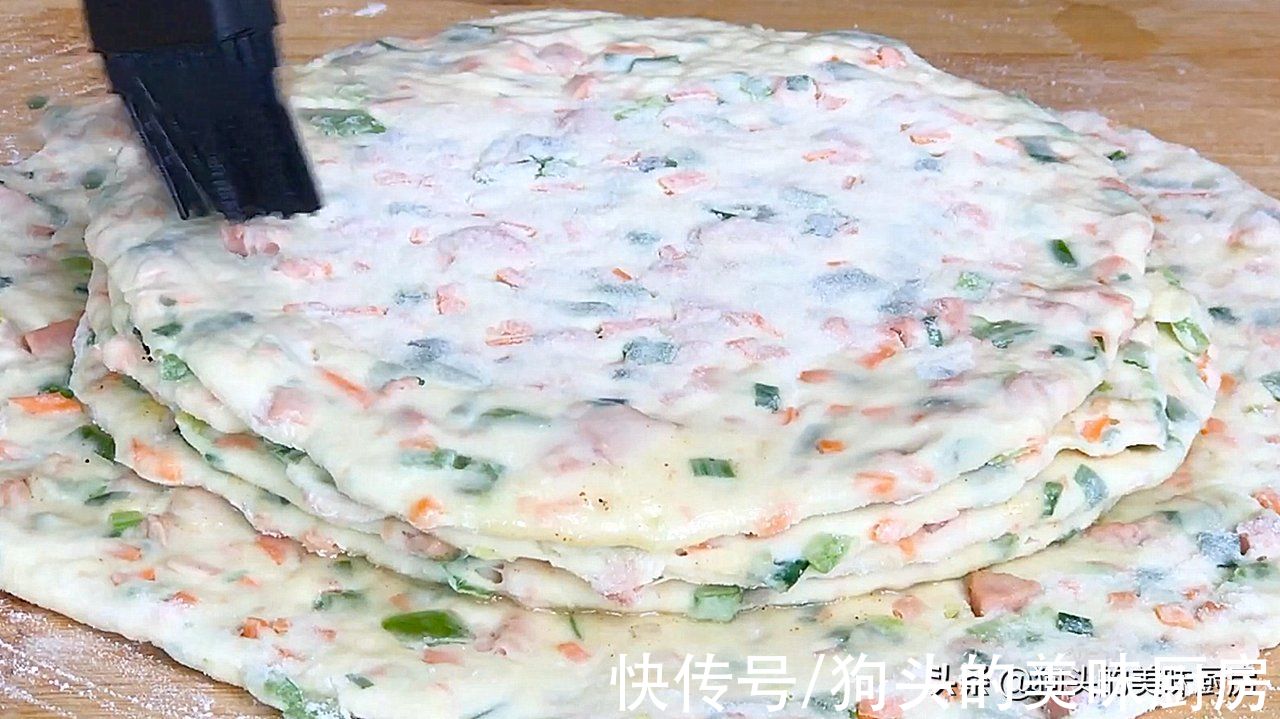 我家面粉从不蒸馒头，教你一个做法，比包子简单，比油条还香