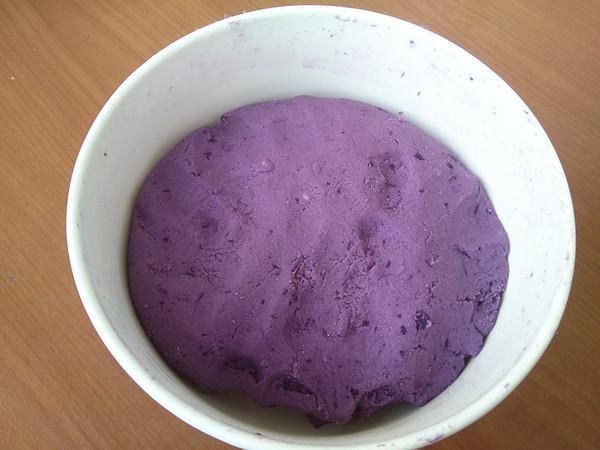 甜糯|1个紫薯,4勺糯米粉,不用烤箱,不用炸,甜糯松软,比蛋糕好吃