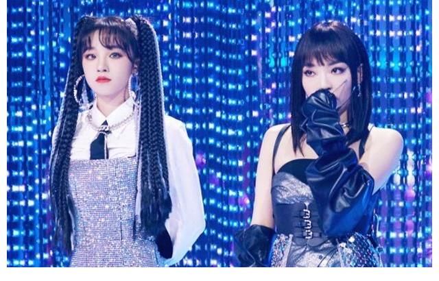 宋雨琦|当场摔东西，吼工作人员！《爆裂舞台》的韩红，被吐槽没礼貌