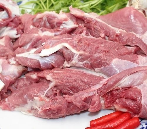 买羊腿时,买前腿还是买后腿?肉贩子告诉你,区别很大,买错后悔!