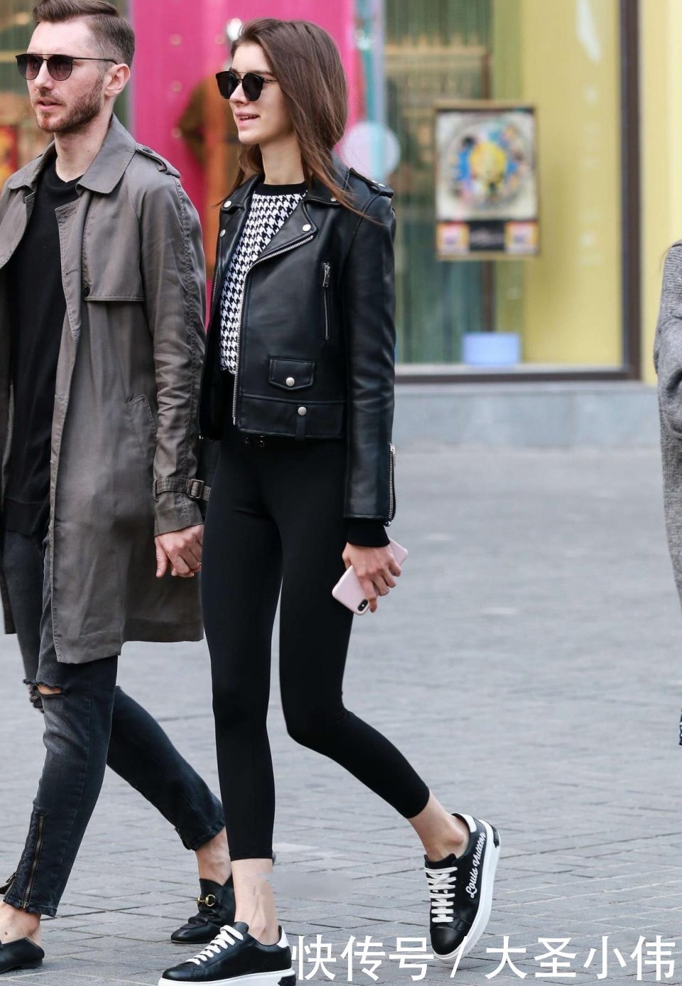 小猫咪|美女街拍:一看就知道是大家闺秀!即使有点小肚子,我还是要她做我的小猫咪