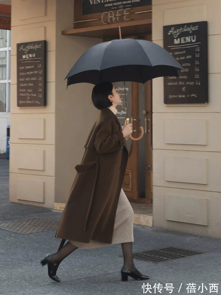 下装 穿大衣时,配这4款下装,既气质又高级,谁看了都夸赞你有品味